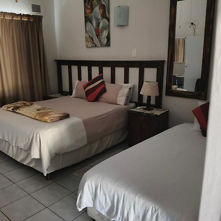 La Rochelle Inn Richards Bay Extérieur photo